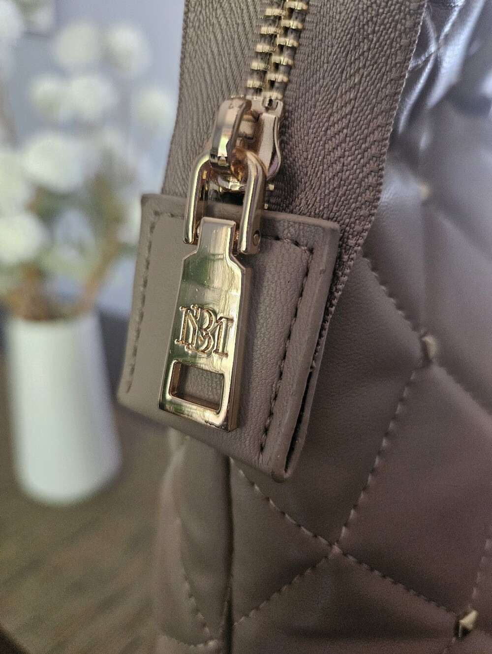Badgley Mischka Quilted Tote Bag - Picture 5 of 9